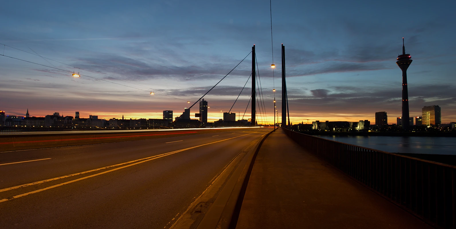 Düsseldorf - Panorama Rheinkniebrücke